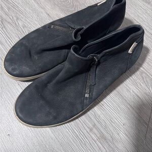 Ecco Black Leather Slip-On Sneakers with White Sole